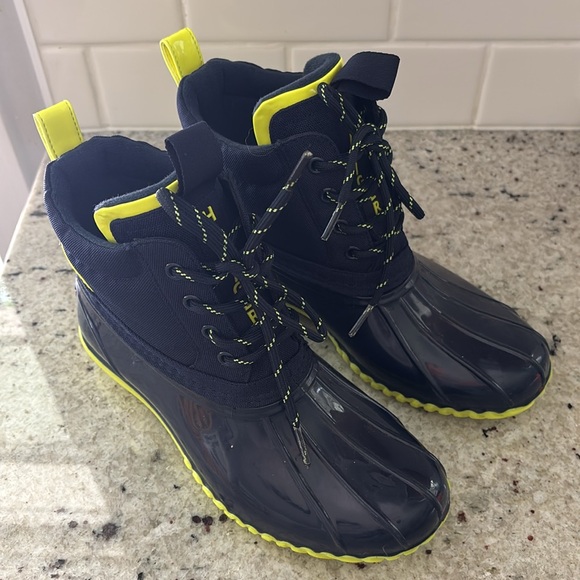 Tommy Hilfiger women’s duck boots - Picture 6 of 7